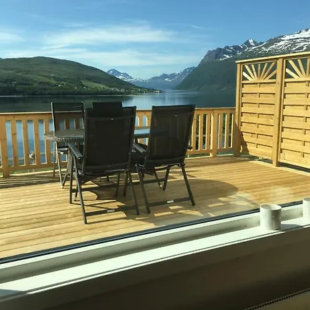 With Fjord View Tennevoll