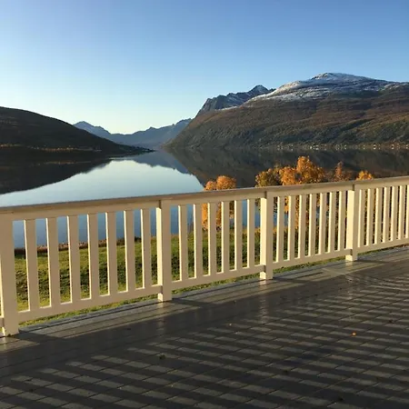 With Fjord View Apartmán *